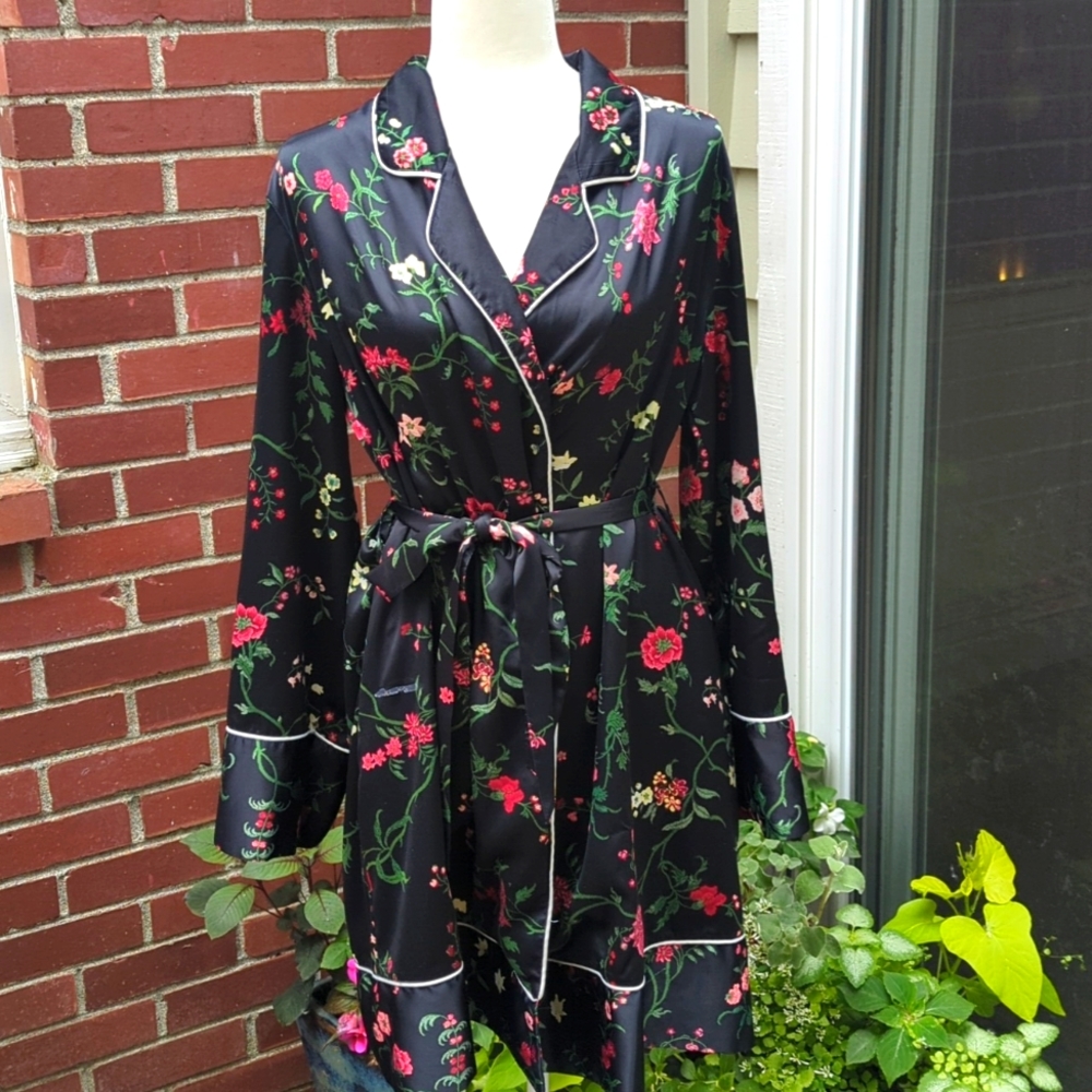 Gilligan and O'Malley Floral Robe